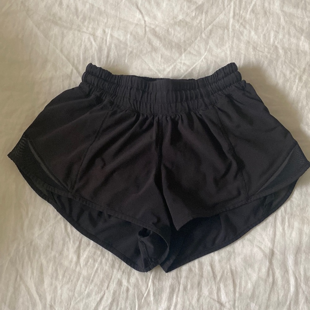 Lululemon Hotty Hot Low-Rise Lined Short 2.5"